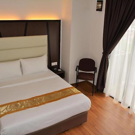 Hotel Grand Baron Тайпинг Экстерьер фото