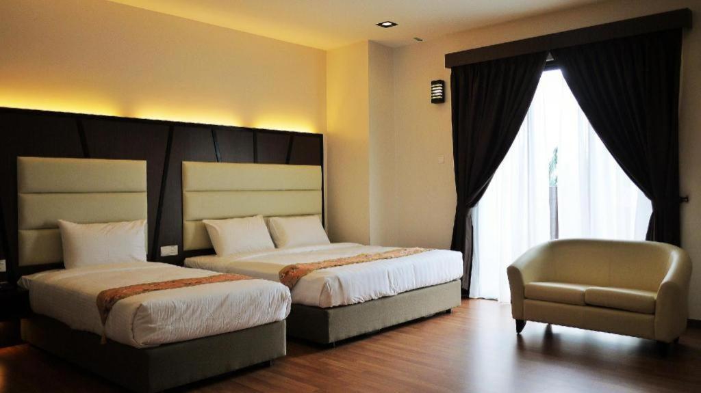 Hotel Grand Baron Тайпинг Экстерьер фото
