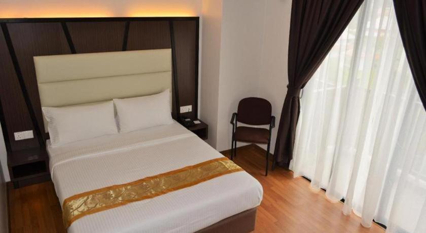 Hotel Grand Baron Тайпинг Экстерьер фото