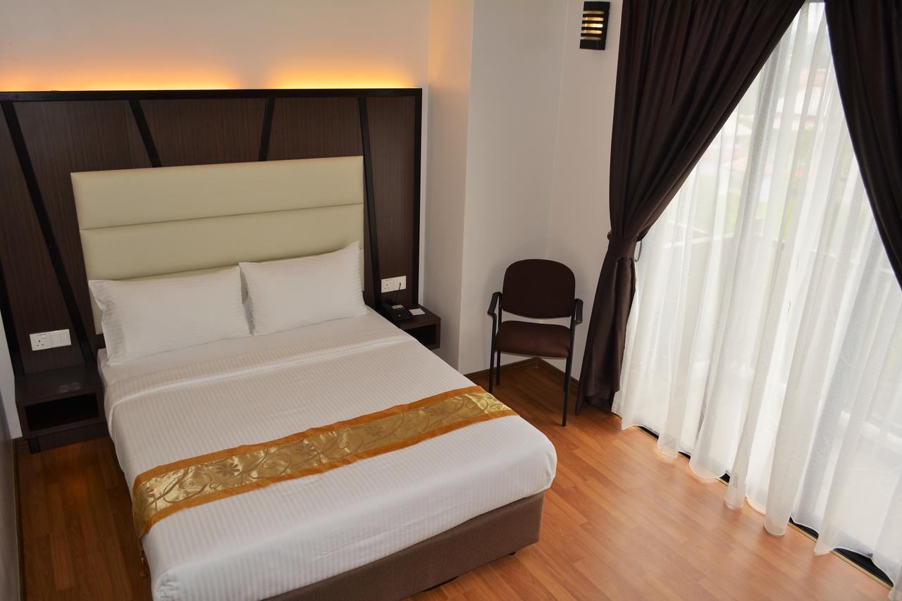Hotel Grand Baron Тайпинг Экстерьер фото